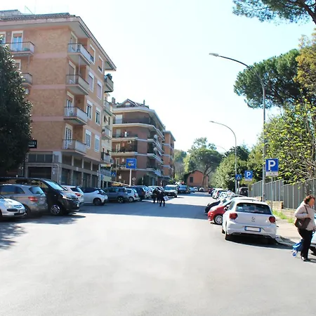 Bright Apartment Near San Pietro-3