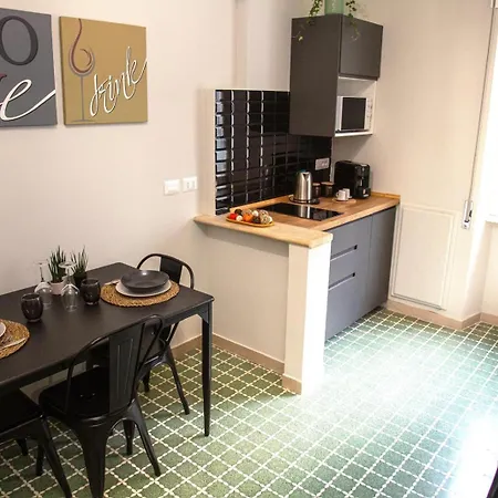 Bright Apartment Near San Pietro-2