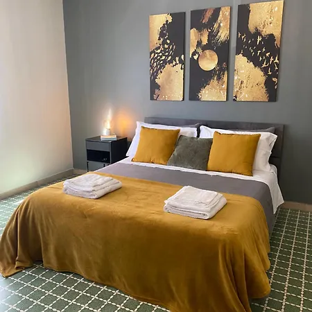 Bright Apartment Near San Pietro-3
